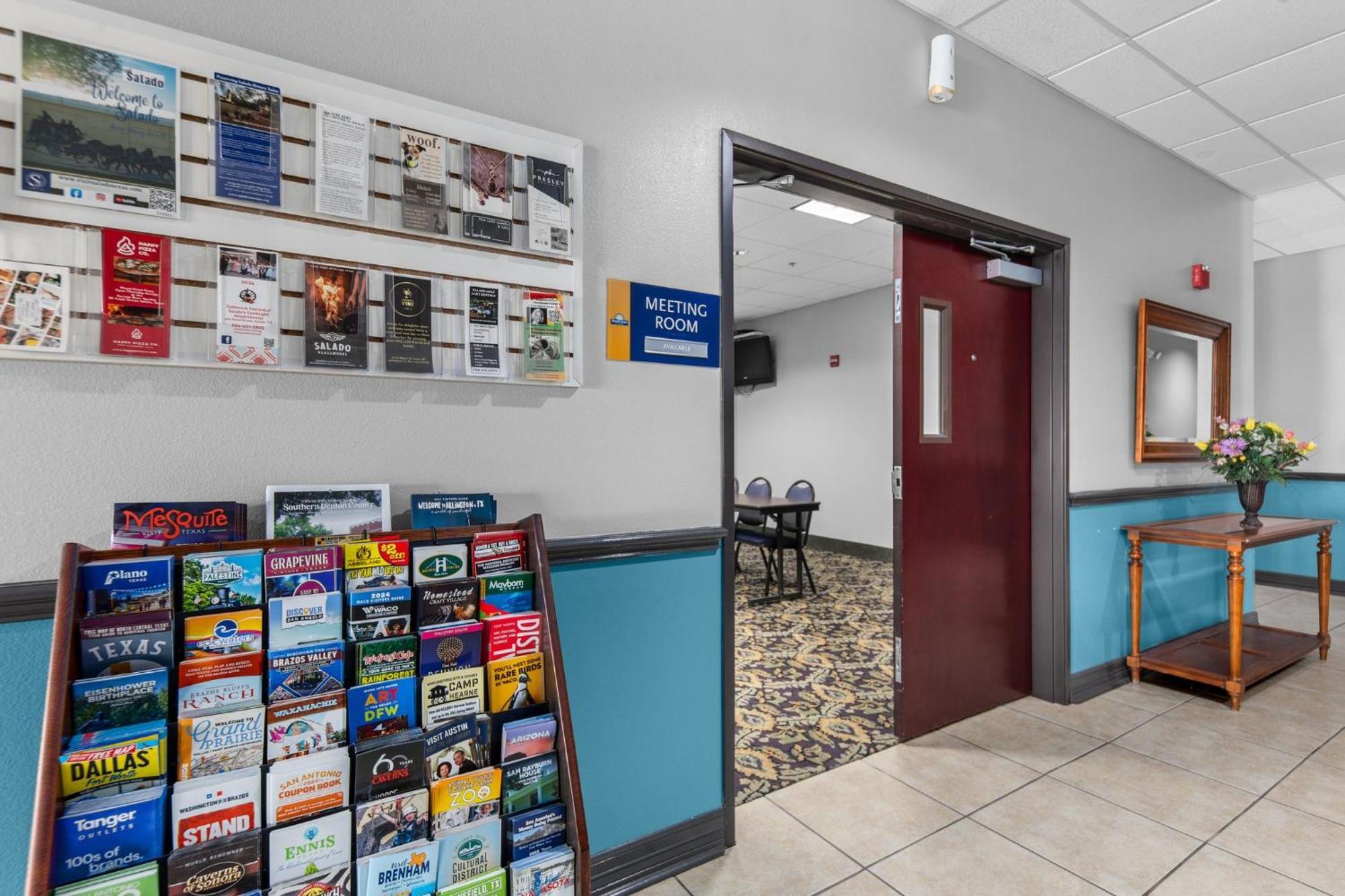 Days Inn By Wyndham Salado Экстерьер фото