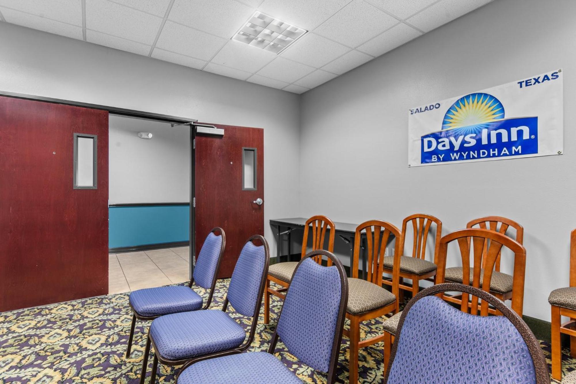 Days Inn By Wyndham Salado Экстерьер фото
