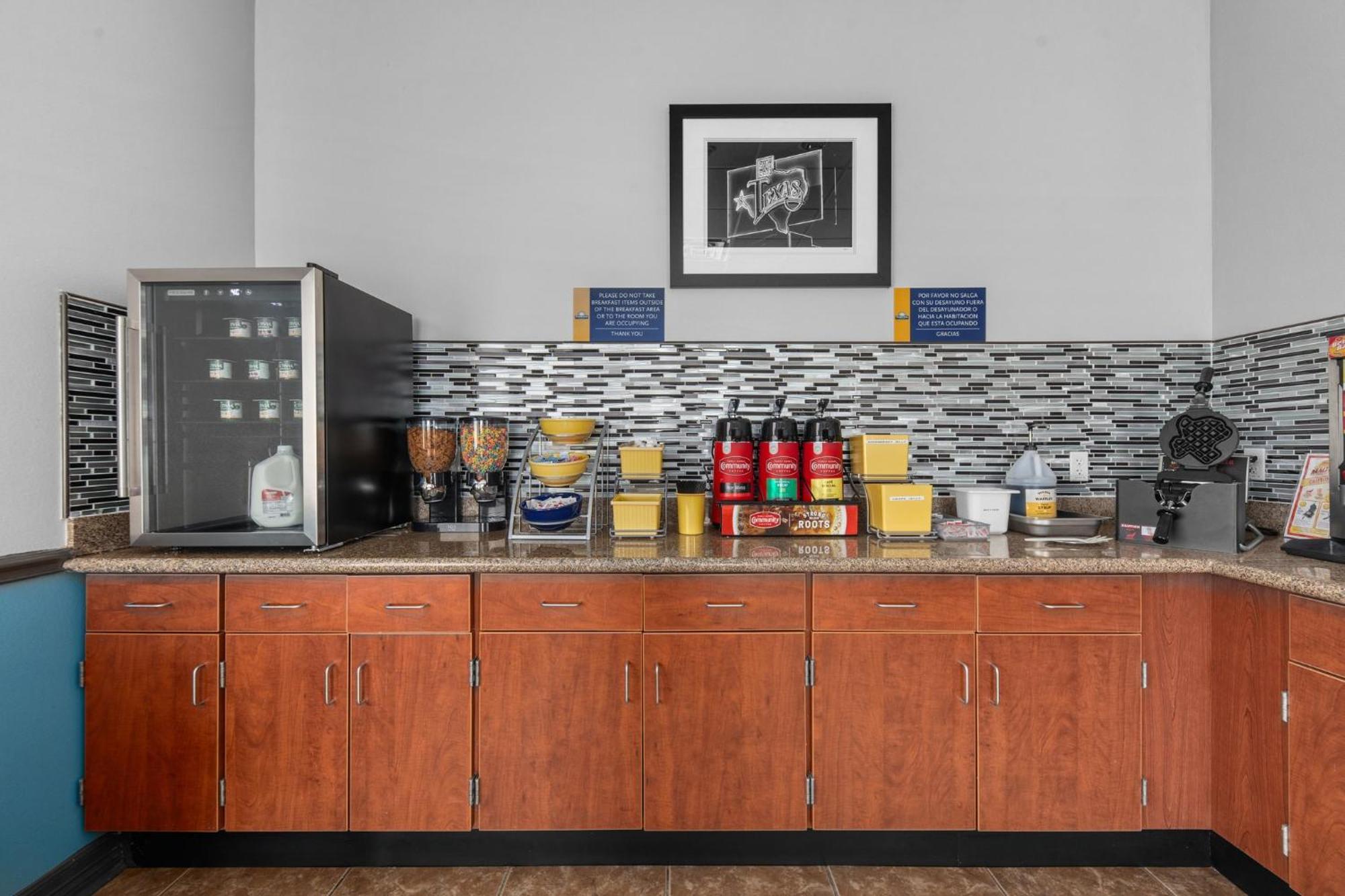 Days Inn By Wyndham Salado Экстерьер фото